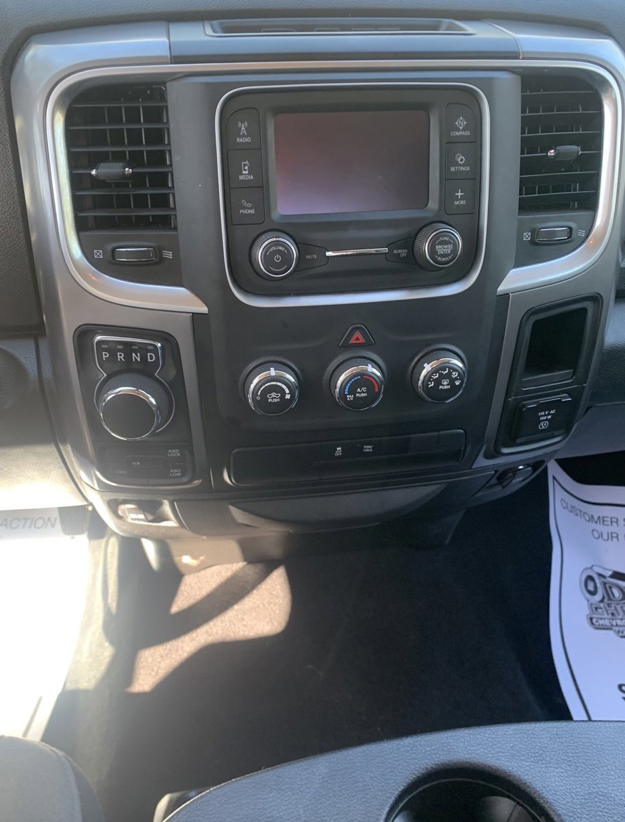 RAM 1500 Classic SLT 4x4 Crew Cab 5'7" Box 2023