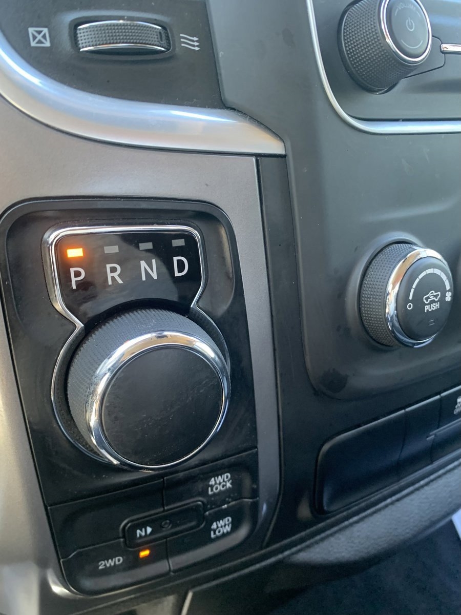 RAM 1500 Classic SLT 4x4 Crew Cab 5'7" Box 2023