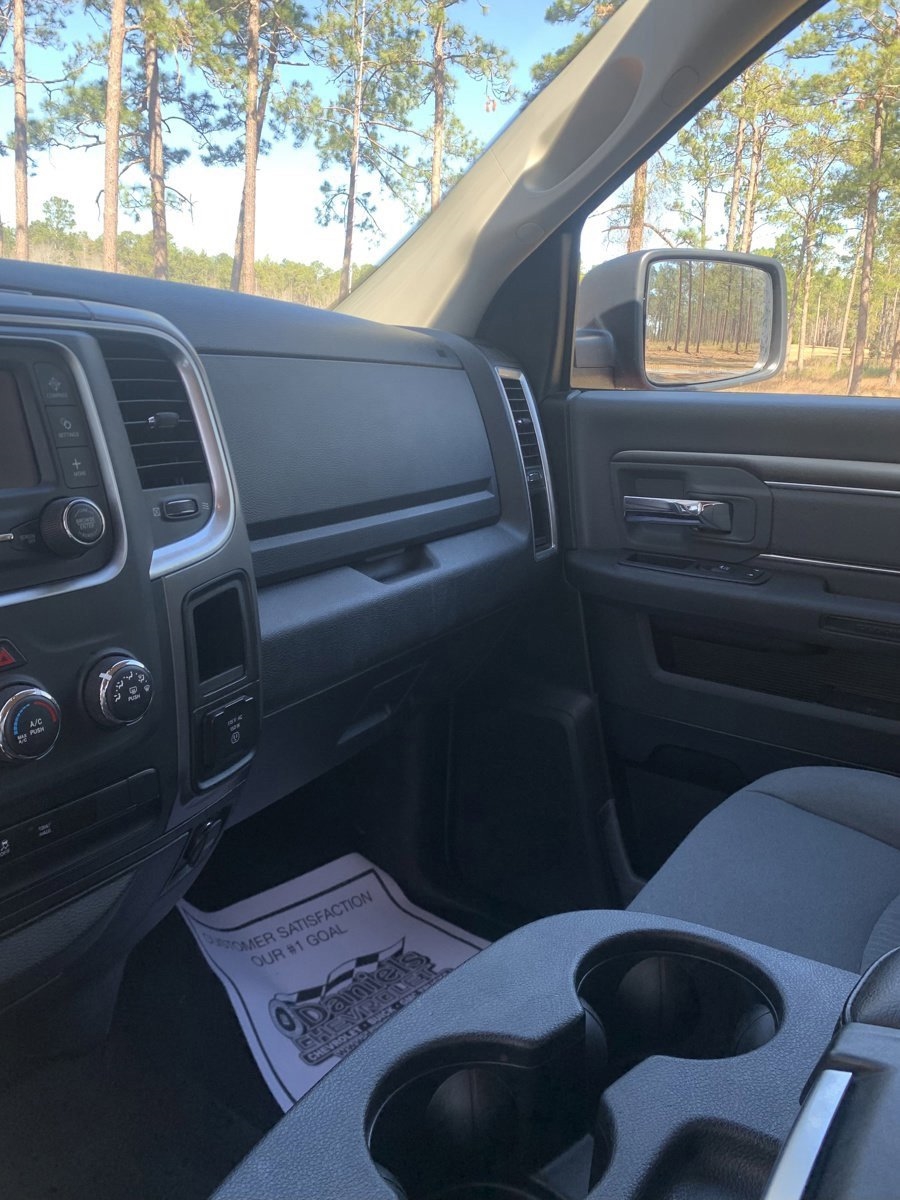 RAM 1500 Classic SLT 4x4 Crew Cab 5'7" Box 2023