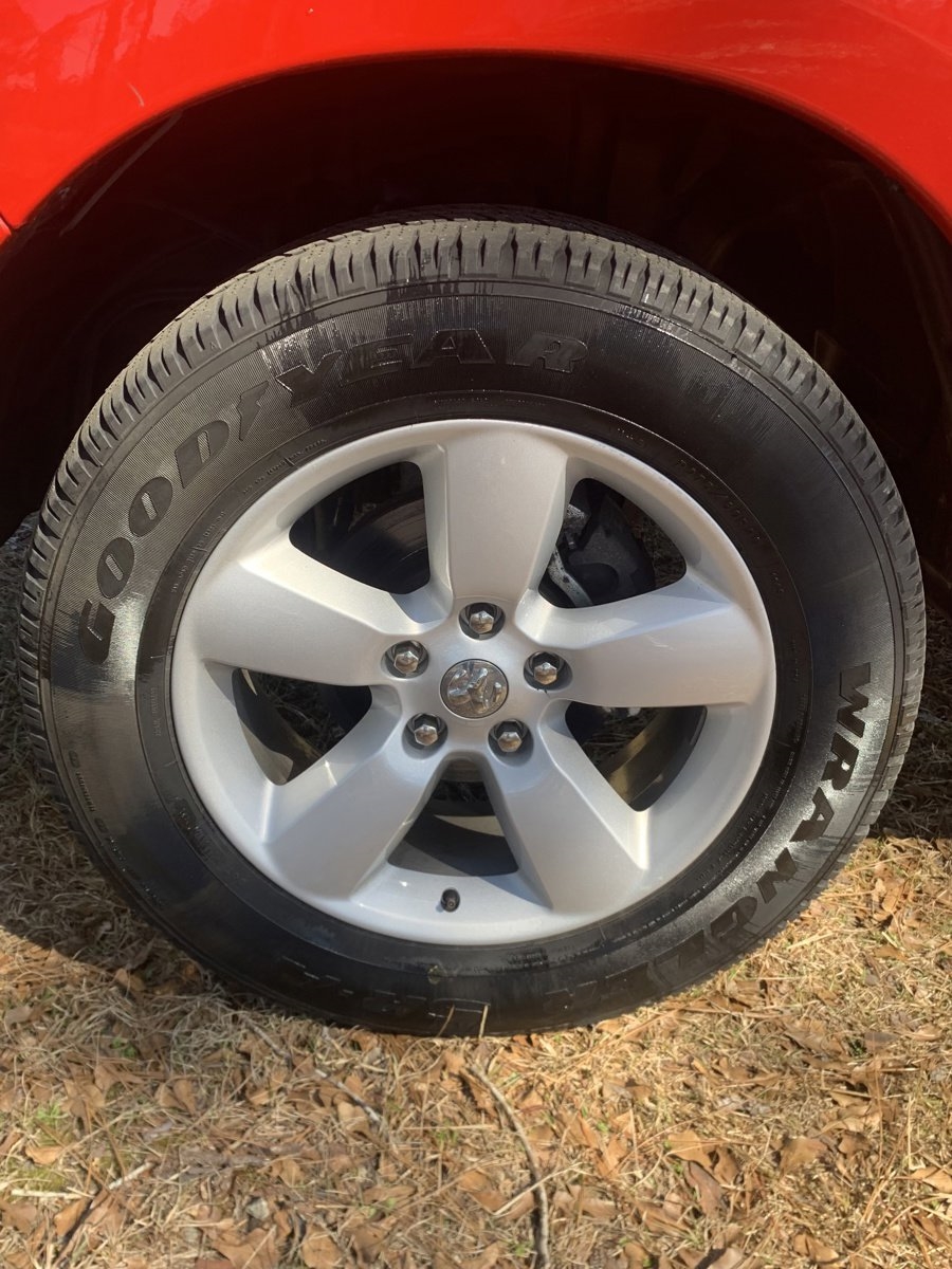 RAM 1500 Classic SLT 4x4 Crew Cab 5'7" Box 2023