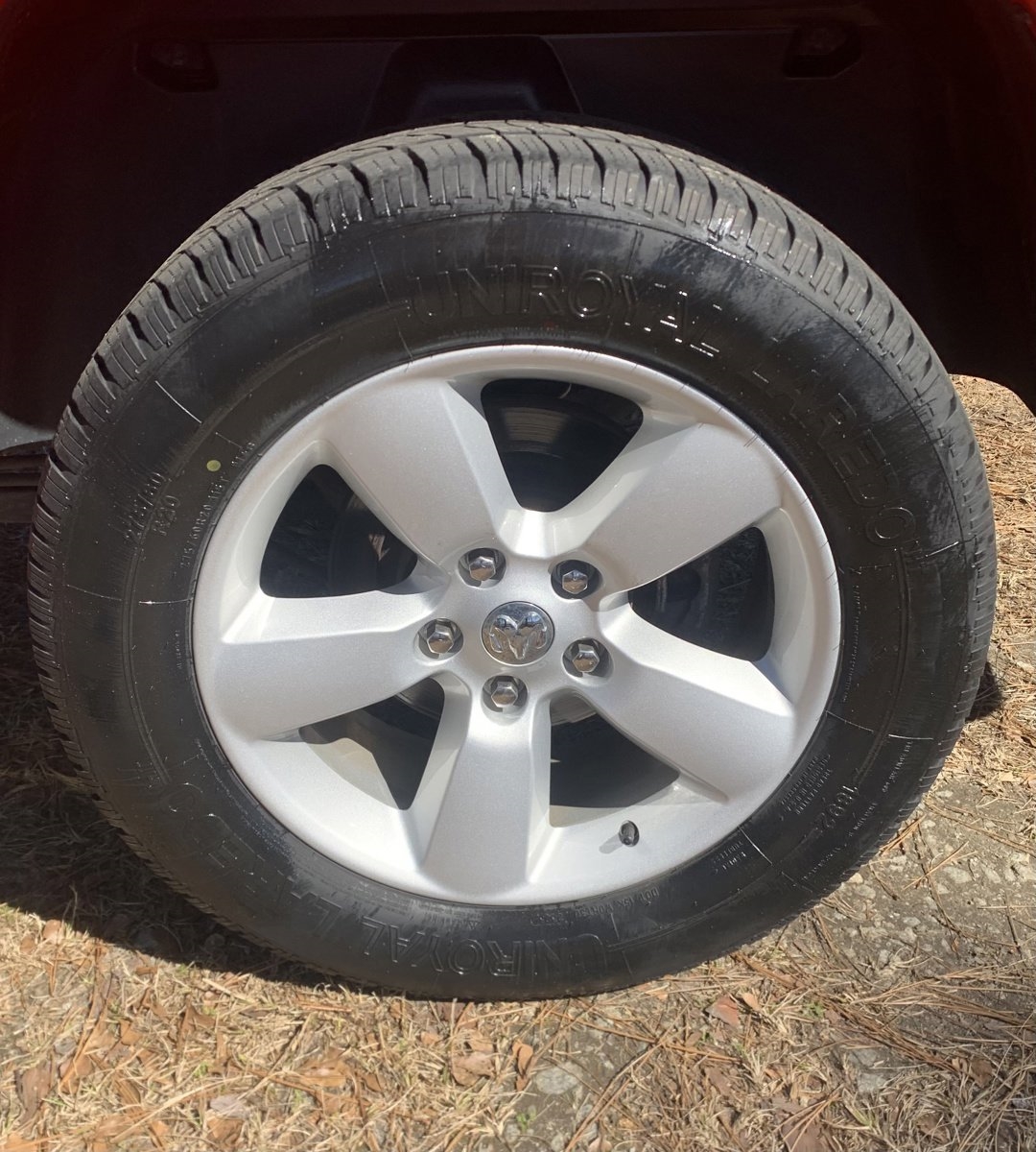 RAM 1500 Classic SLT 4x4 Crew Cab 5'7" Box 2023