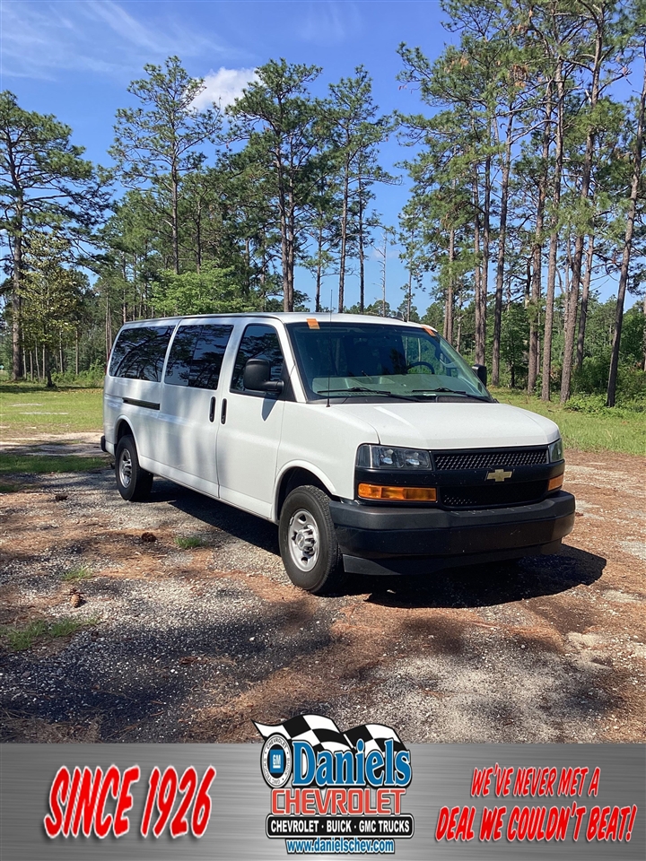 Chevrolet Express Passenger RWD 3500 155" LS 2022