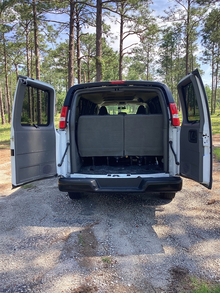 Chevrolet Express Passenger RWD 3500 155" LS 2022