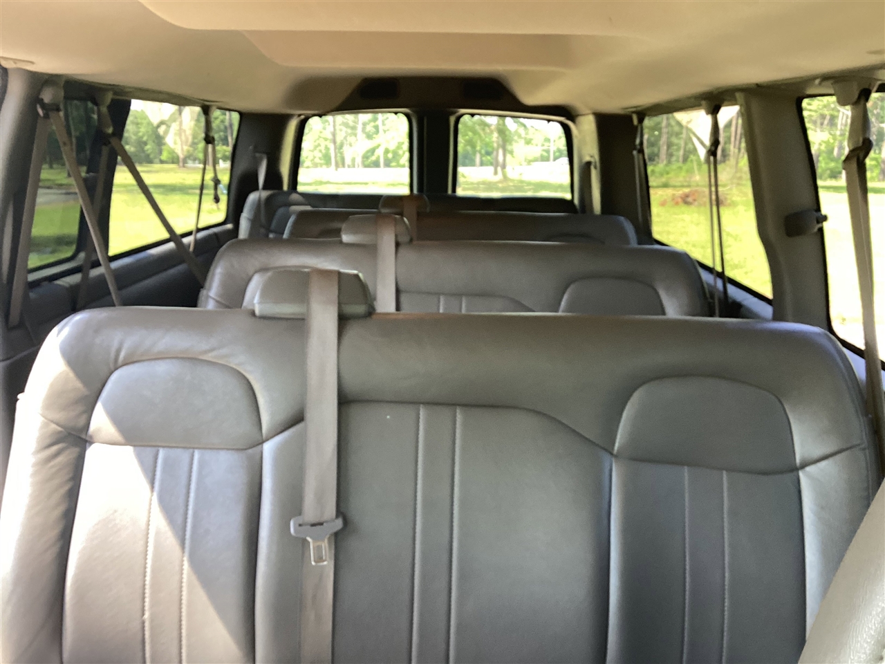 Chevrolet Express Passenger RWD 3500 155" LS 2022