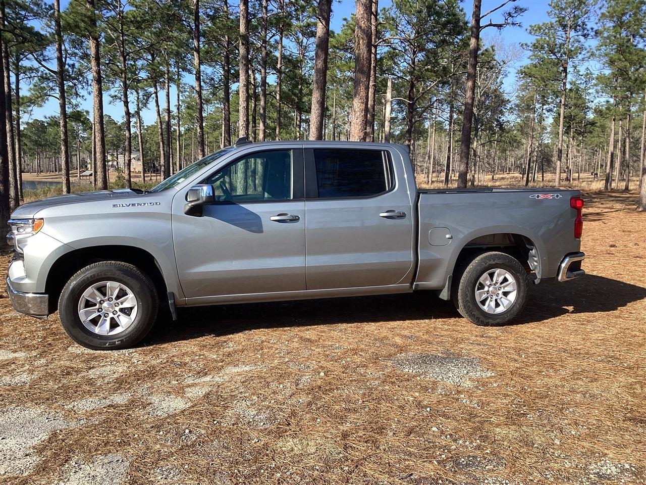 Chevrolet Silverado 1500 4WD Crew Cab 147" LT w/1LT 2023