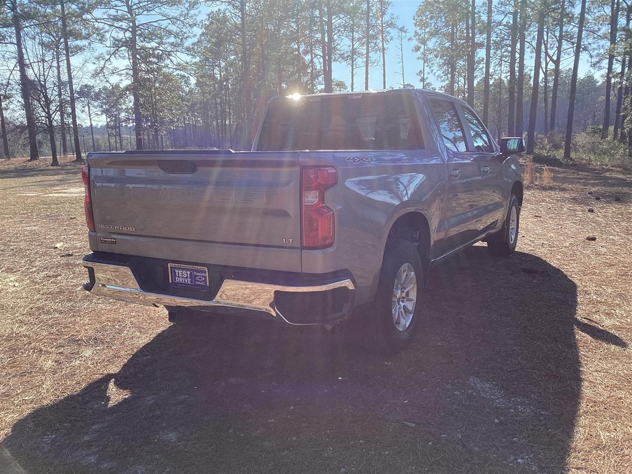 Chevrolet Silverado 1500 4WD Crew Cab 147" LT w/1LT 2023