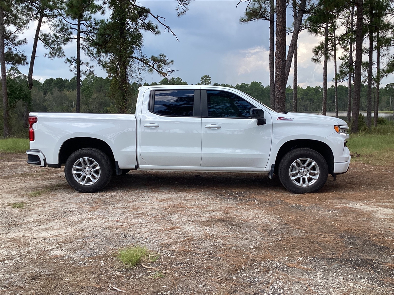 Chevrolet Silverado 1500 4WD Crew Cab 147" RST 2024
