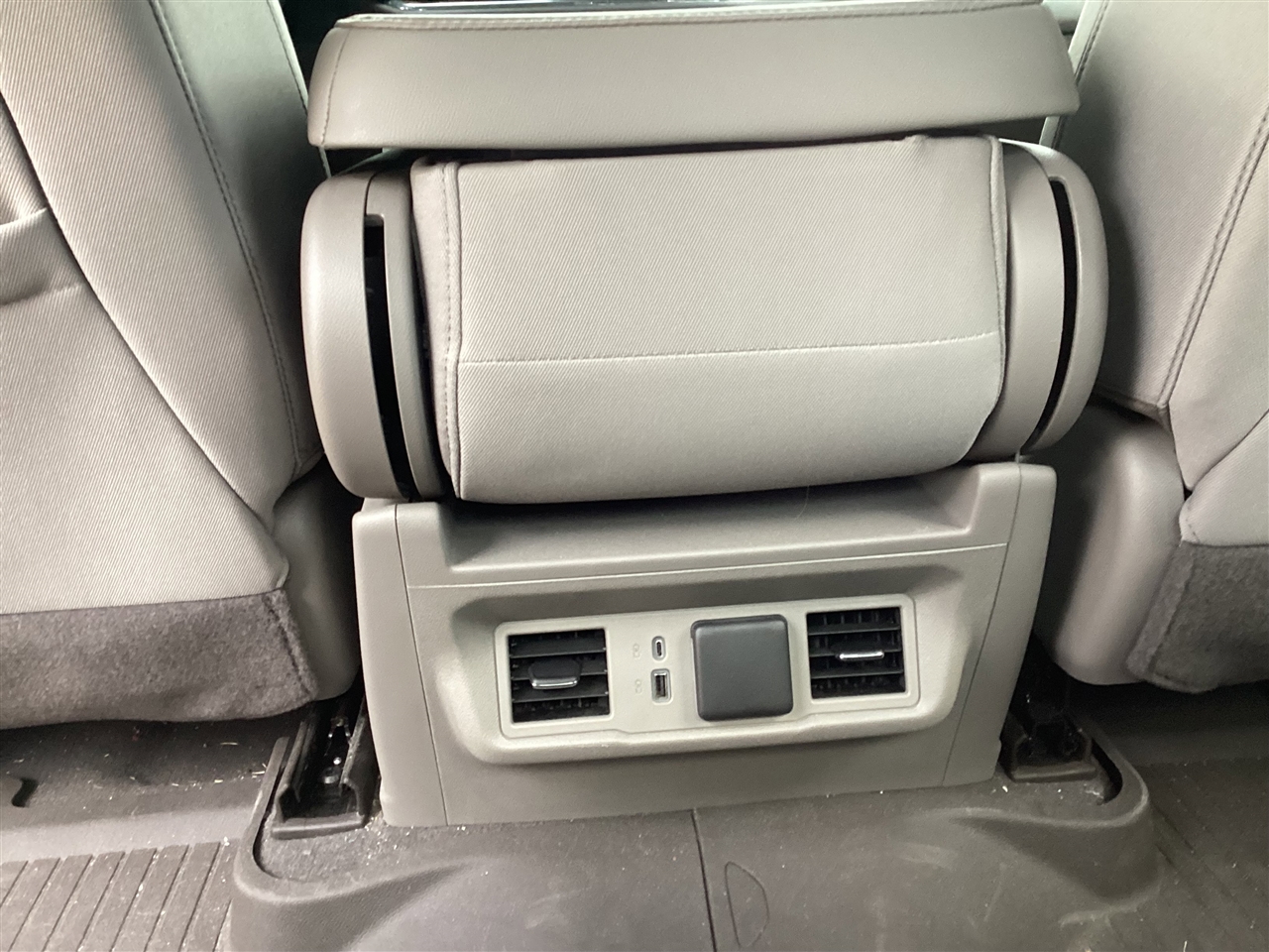 Chevrolet Silverado 1500 4WD Crew Cab 147" RST 2024