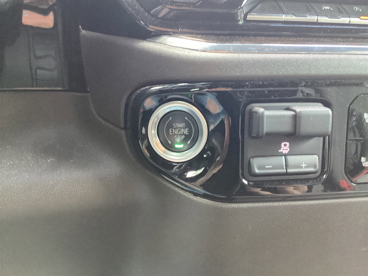 Chevrolet Silverado 1500 4WD Crew Cab 147" RST 2024