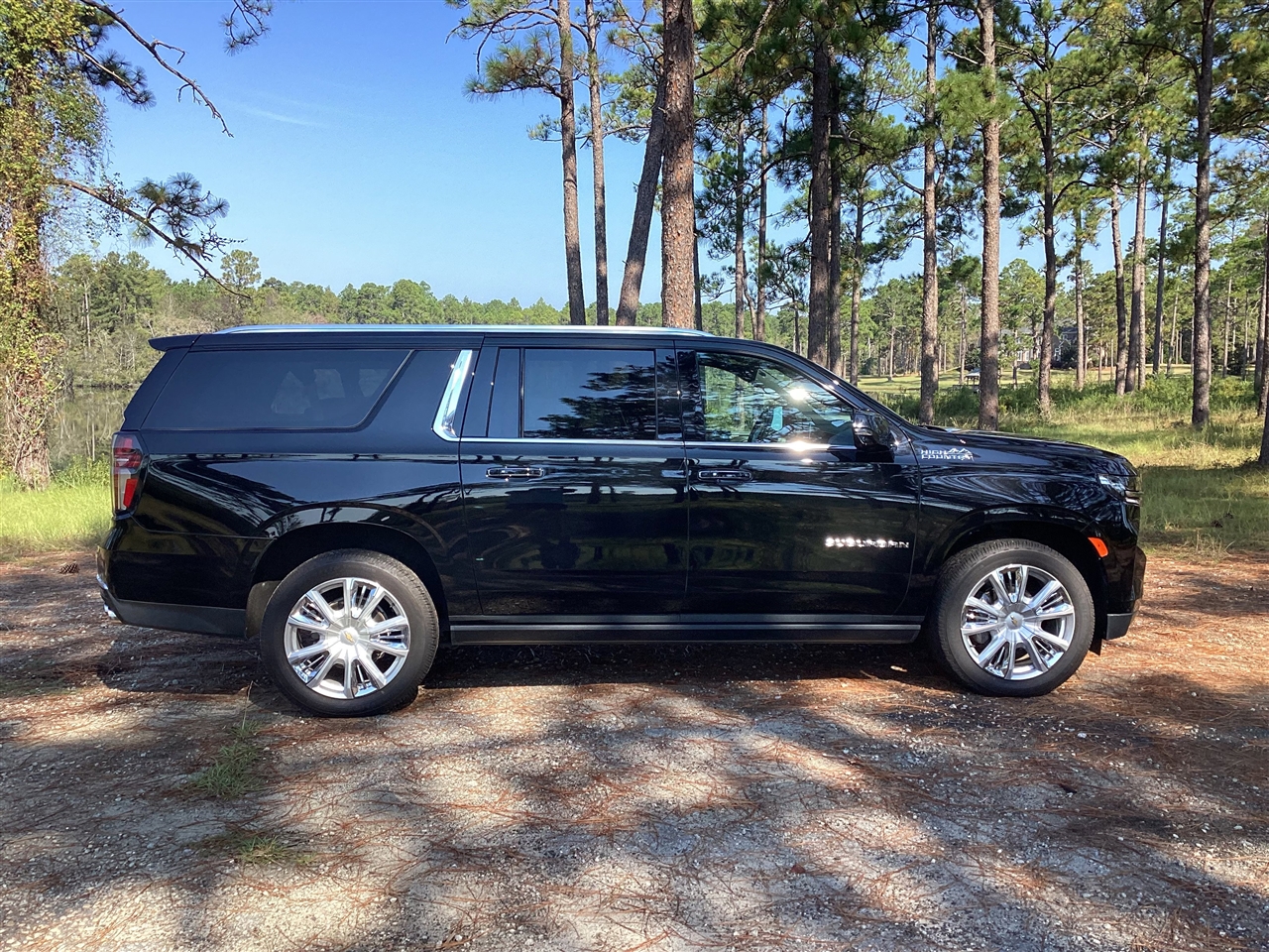 Chevrolet Suburban 4WD 4dr High Country 2022