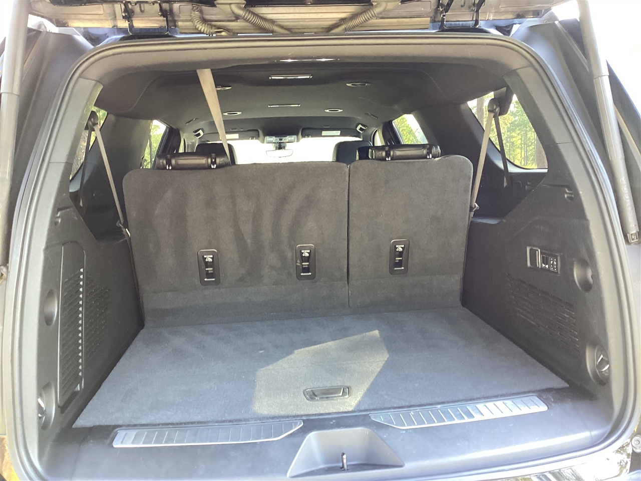 Chevrolet Suburban 4WD 4dr High Country 2022