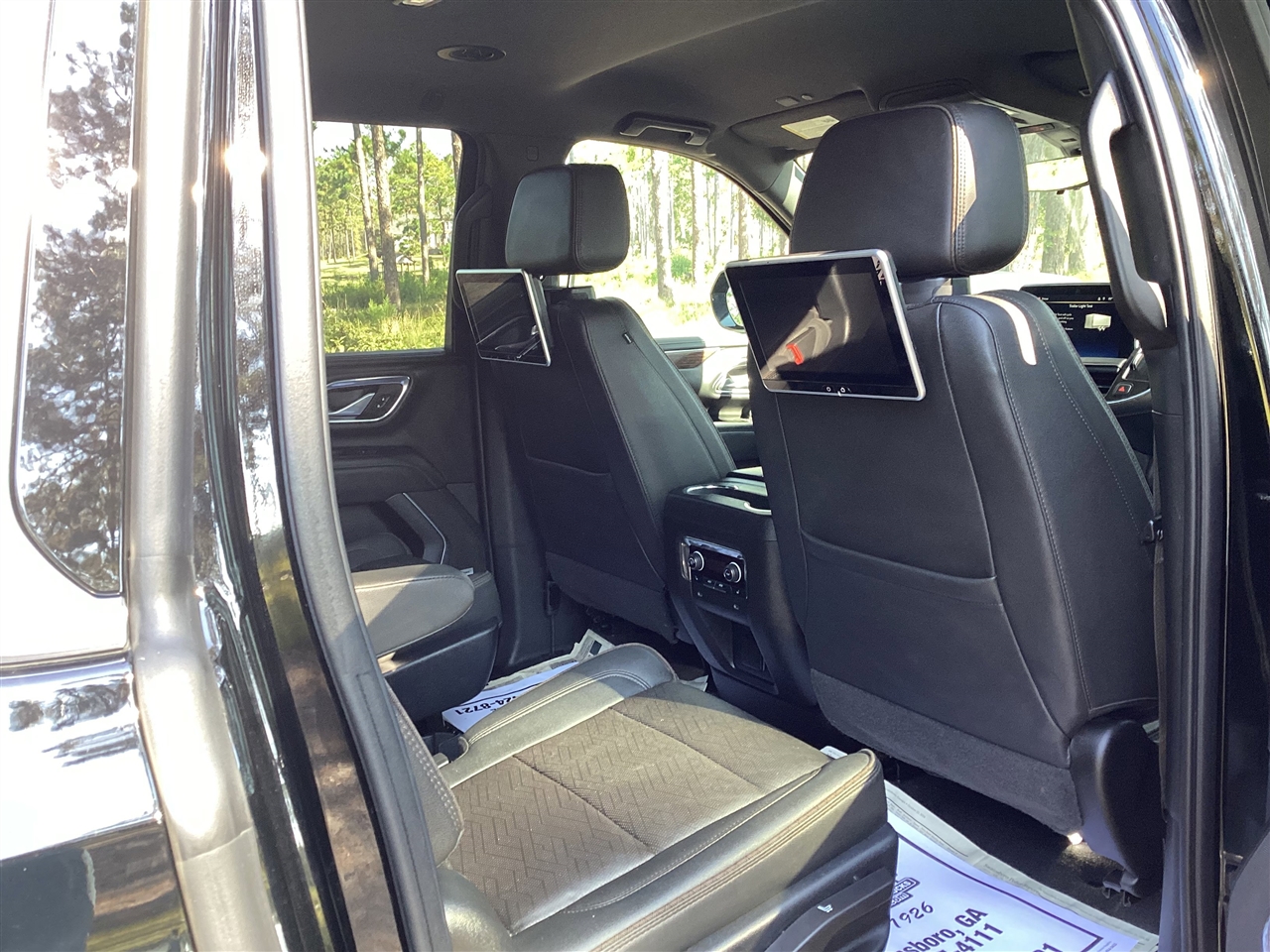 Chevrolet Suburban 4WD 4dr High Country 2022