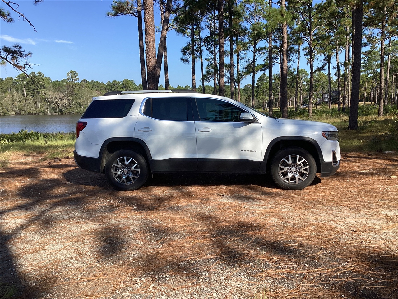 GMC Acadia FWD 4dr SLT 2023