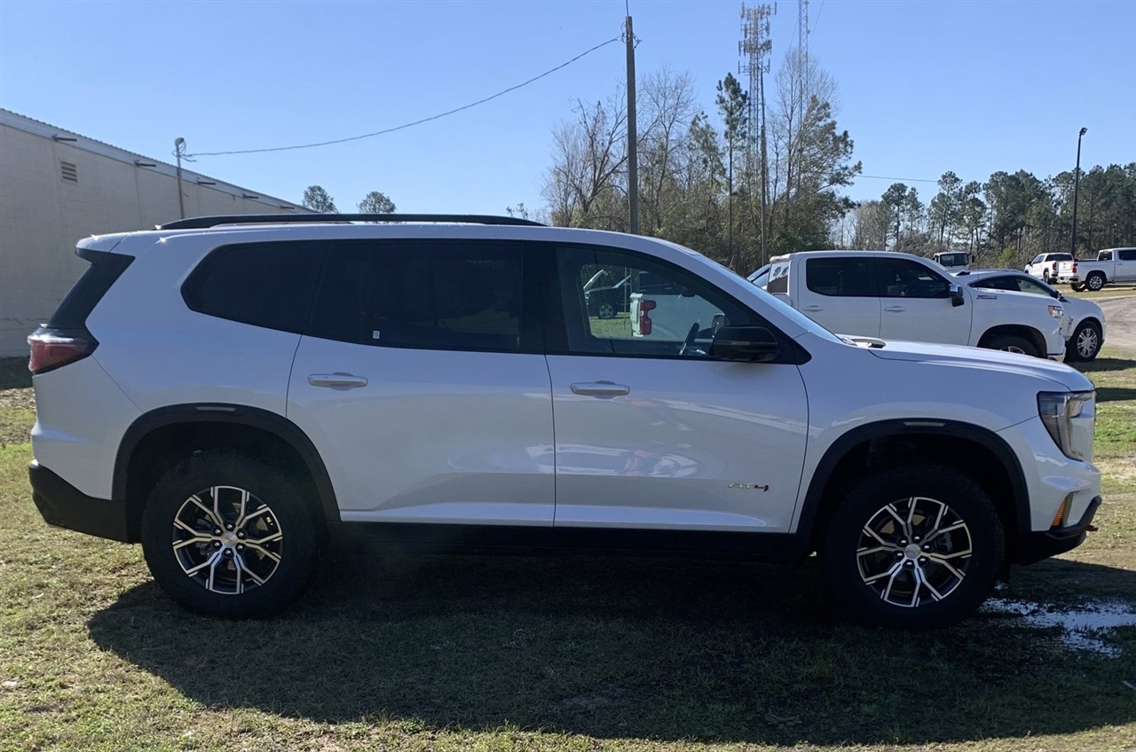 GMC Acadia AWD 4dr AT4 2024