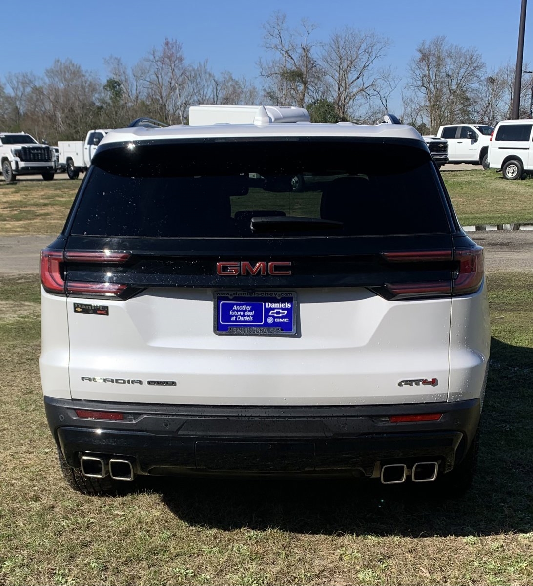 GMC Acadia AWD 4dr AT4 2024