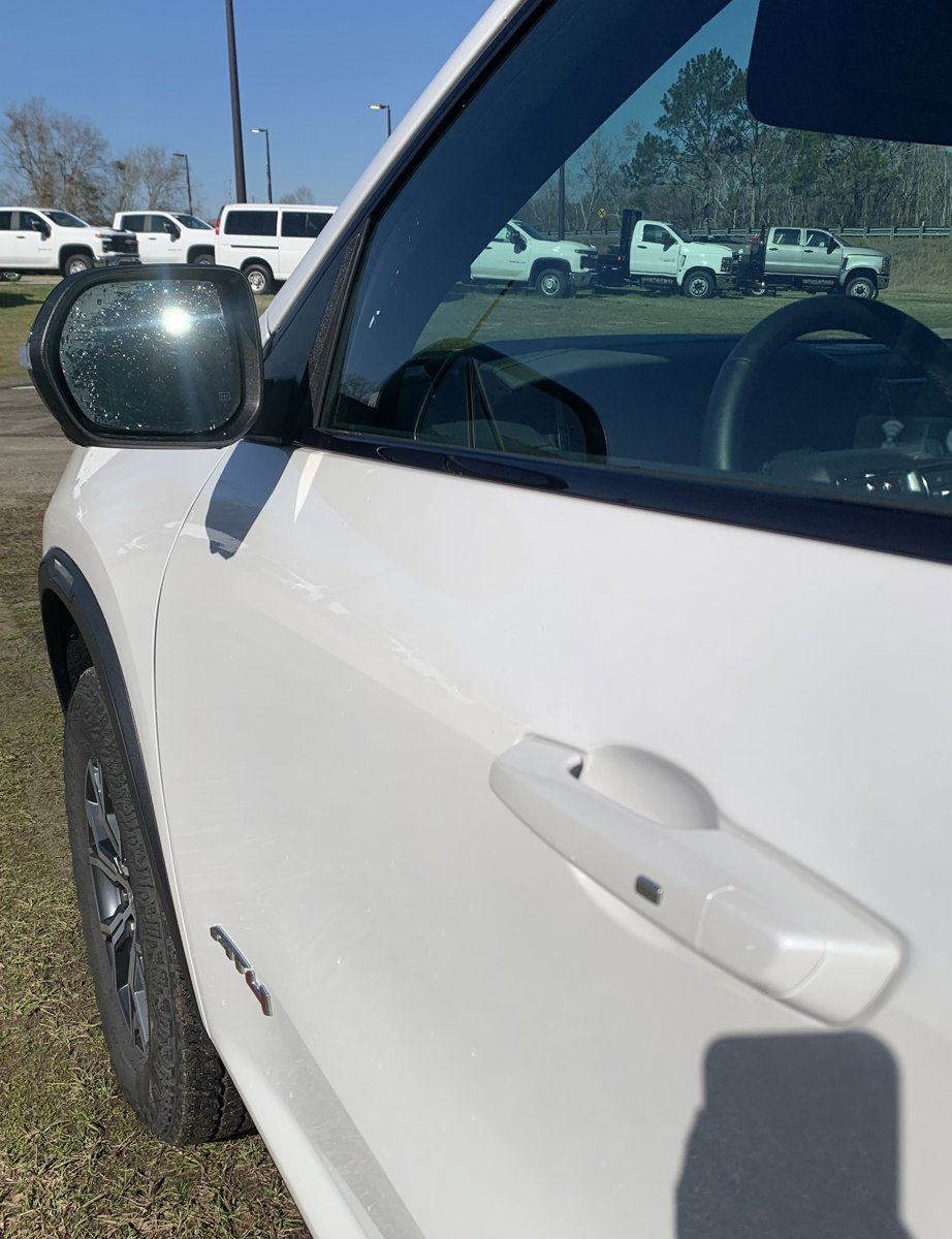 GMC Acadia AWD 4dr AT4 2024