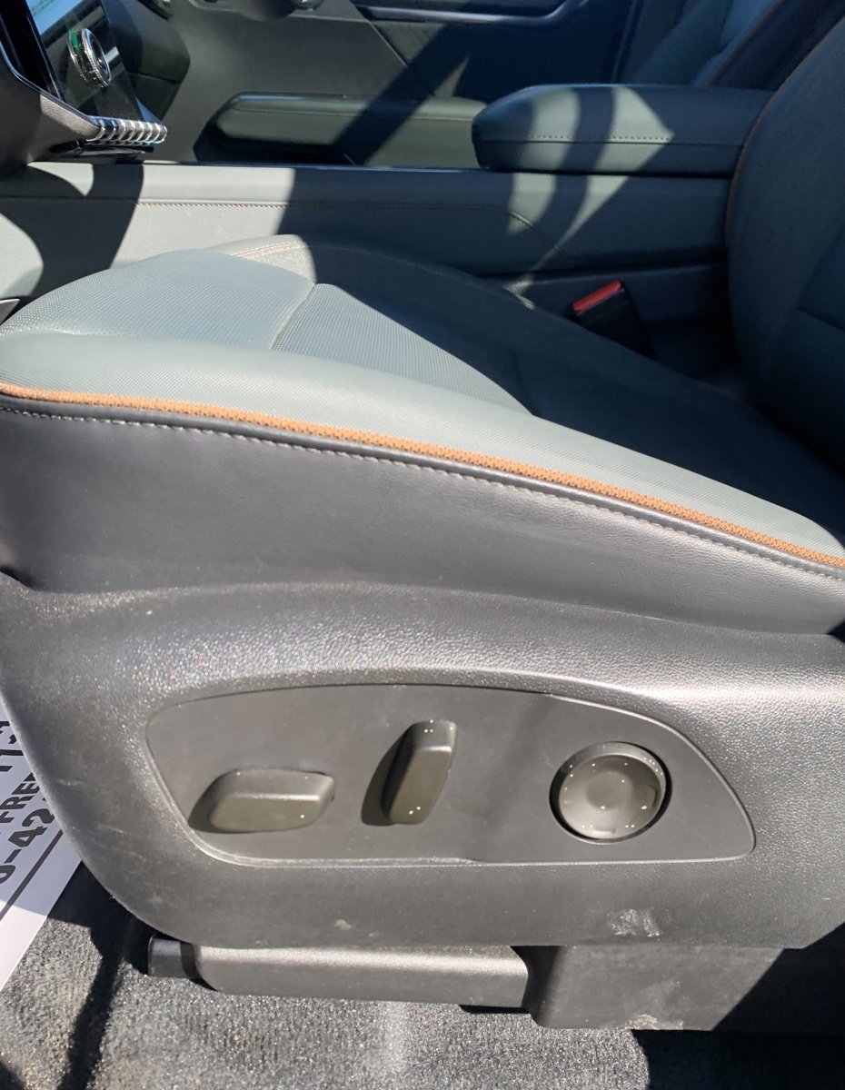 GMC Acadia AWD 4dr AT4 2024