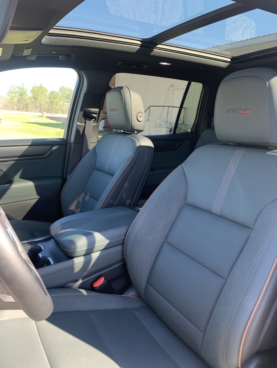 GMC Acadia AWD 4dr AT4 2024