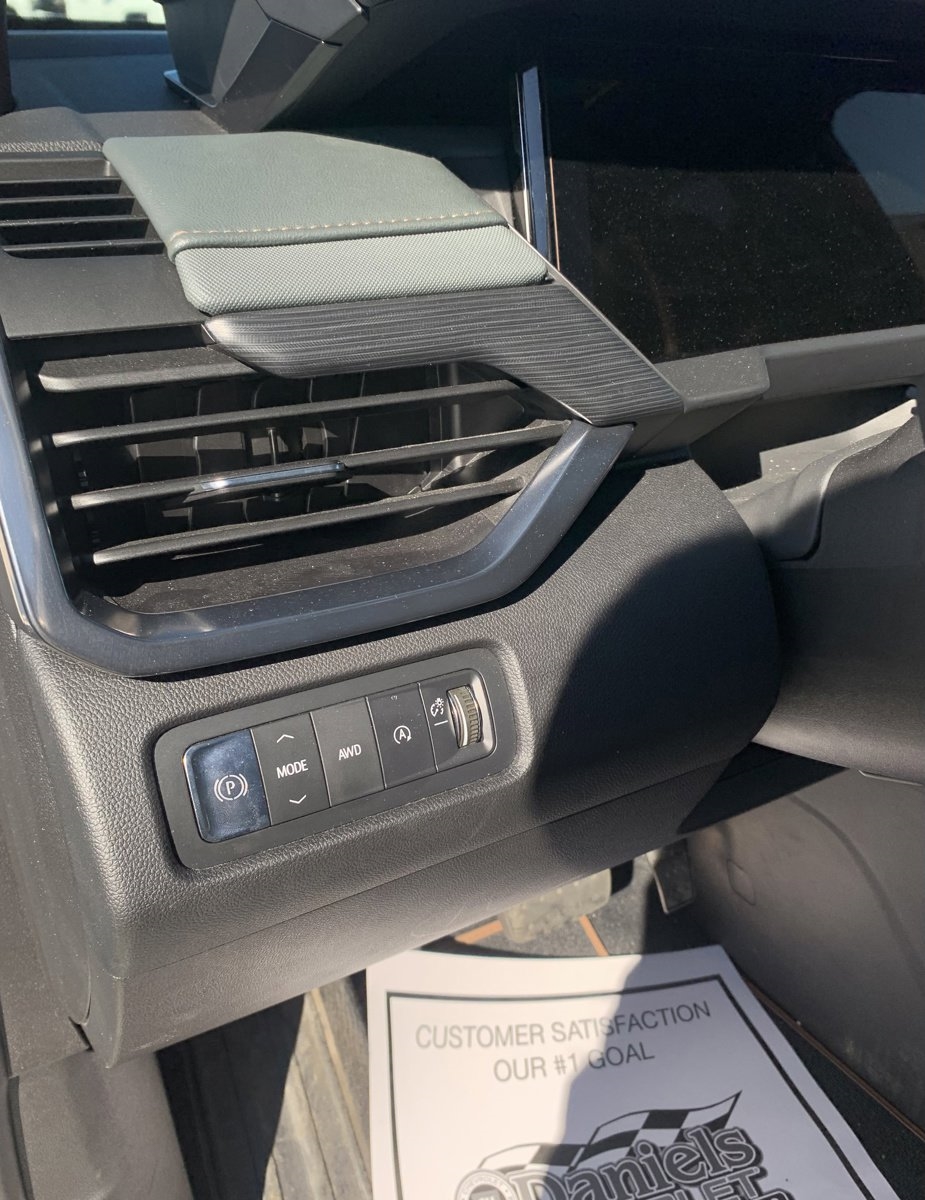 GMC Acadia AWD 4dr AT4 2024