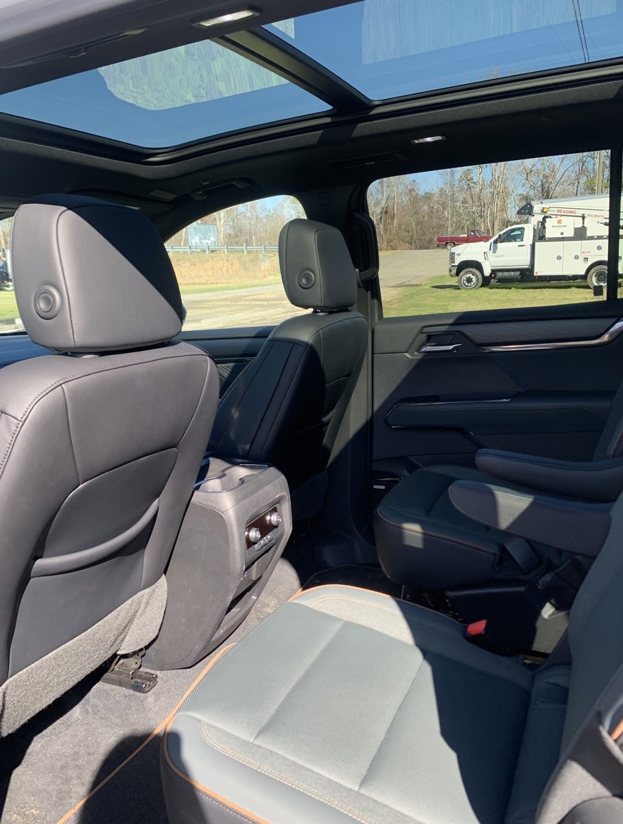 GMC Acadia AWD 4dr AT4 2024