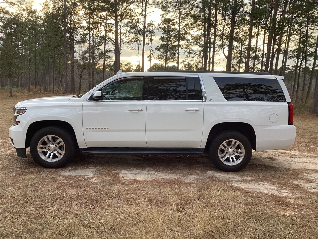 Chevrolet Suburban 2WD 4dr 1500 LT 2018