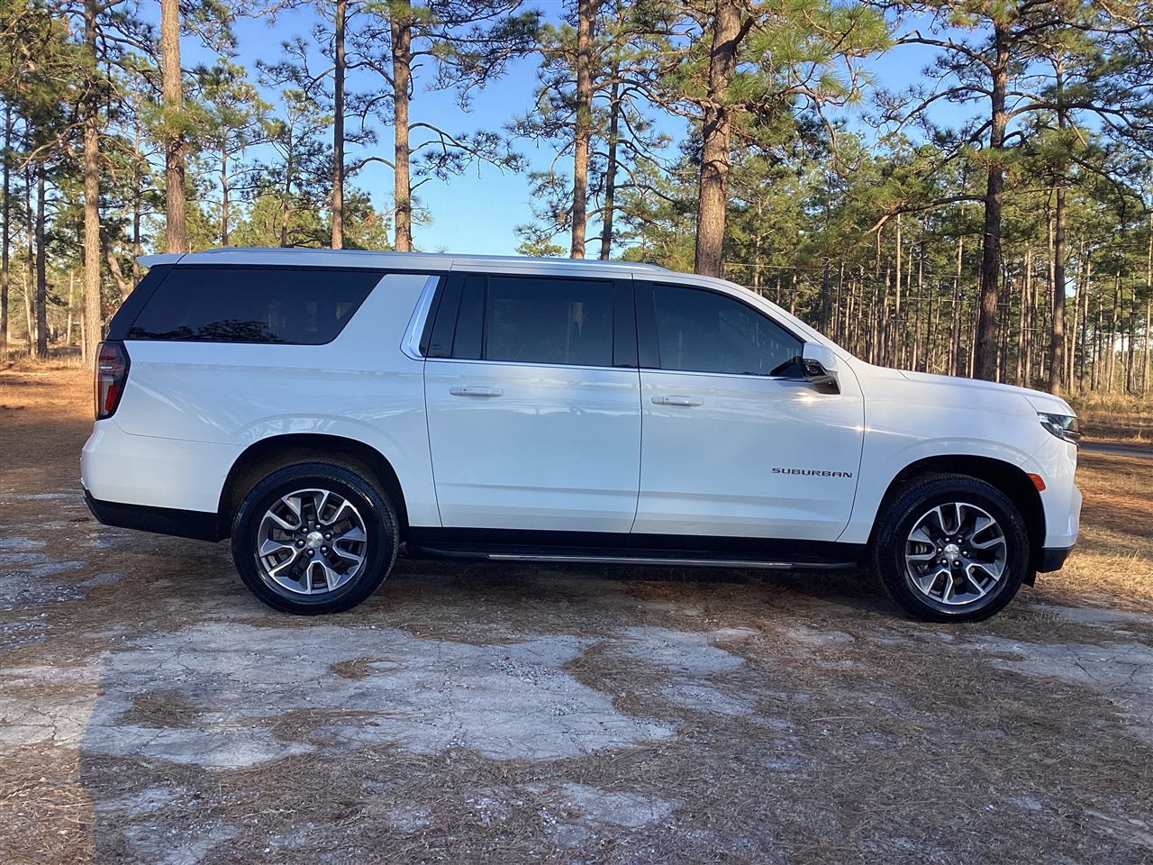 Chevrolet Suburban 2WD 4dr LT 2021