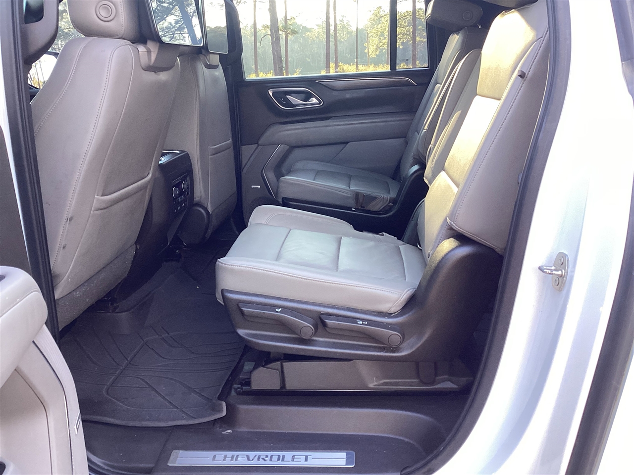 Chevrolet Suburban 2WD 4dr LT 2021