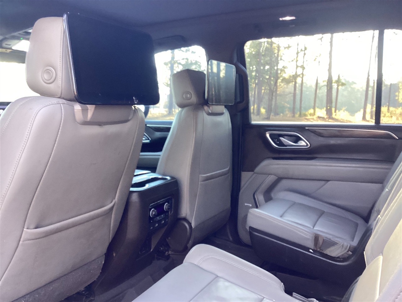 Chevrolet Suburban 2WD 4dr LT 2021