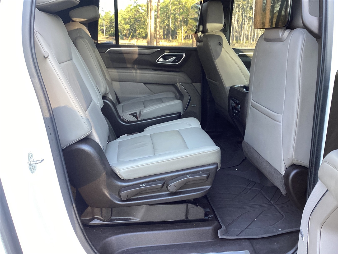 Chevrolet Suburban 2WD 4dr LT 2021