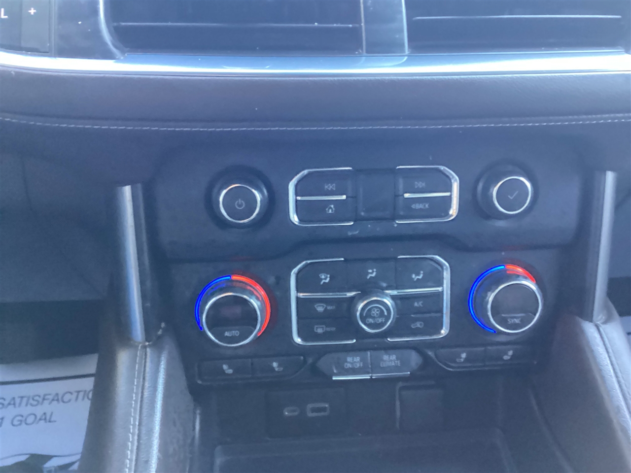 Chevrolet Suburban 2WD 4dr LT 2021