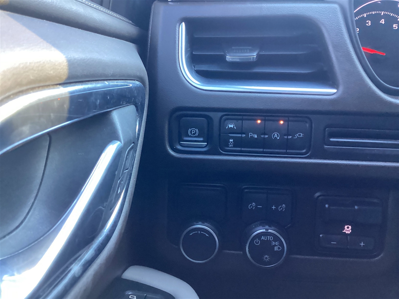 Chevrolet Suburban 2WD 4dr LT 2021