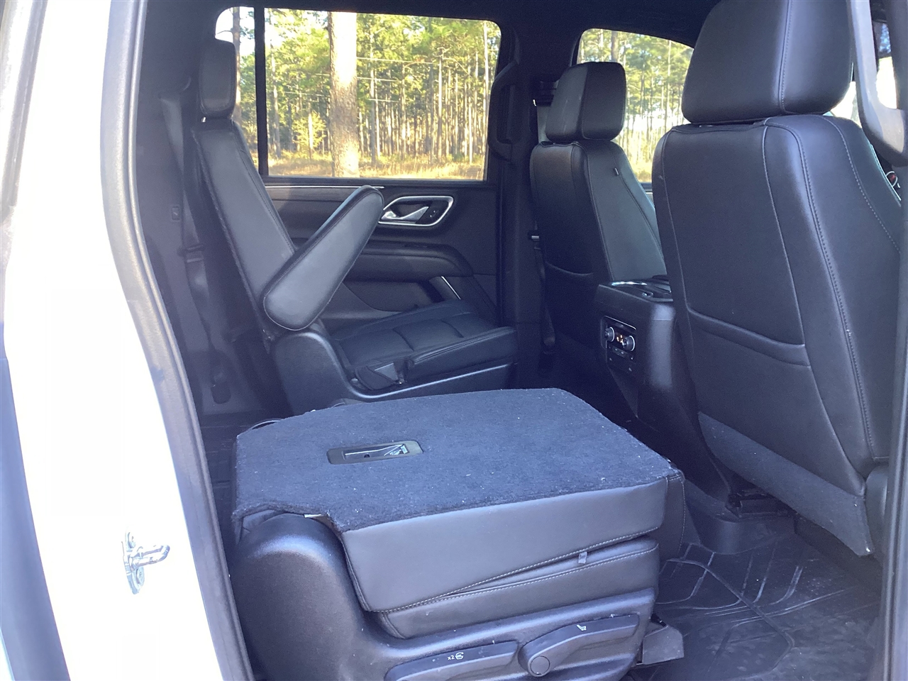 Chevrolet Suburban 2WD 4dr LT 2021