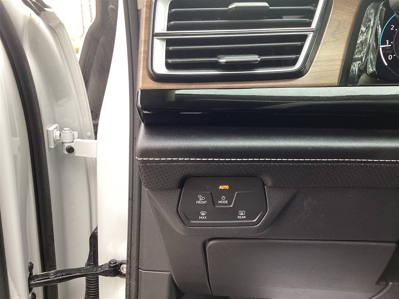 Volkswagen Atlas 2.0T SE w/Technology 4MOTION 2024