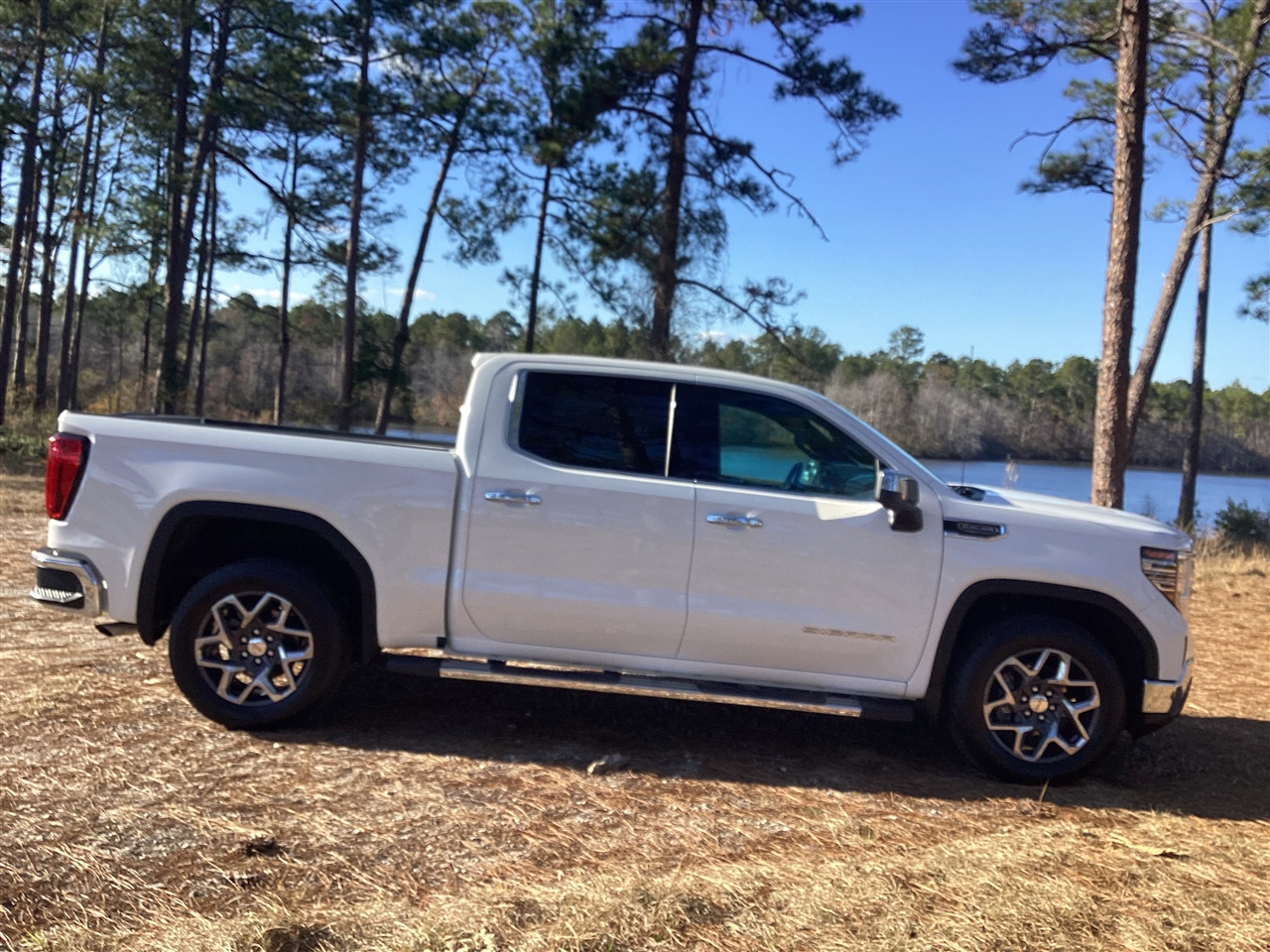 GMC Sierra 1500 2WD Crew Cab 147" SLT 2023