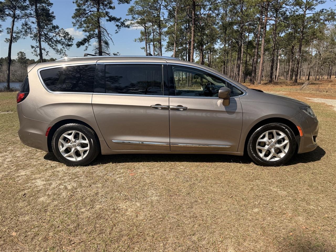 Chrysler Pacifica Touring L Plus FWD 2018