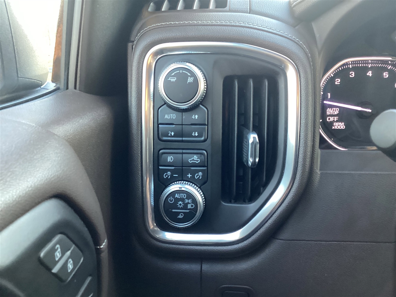 GMC Sierra 1500 4WD Crew Cab 147" SLT 2019