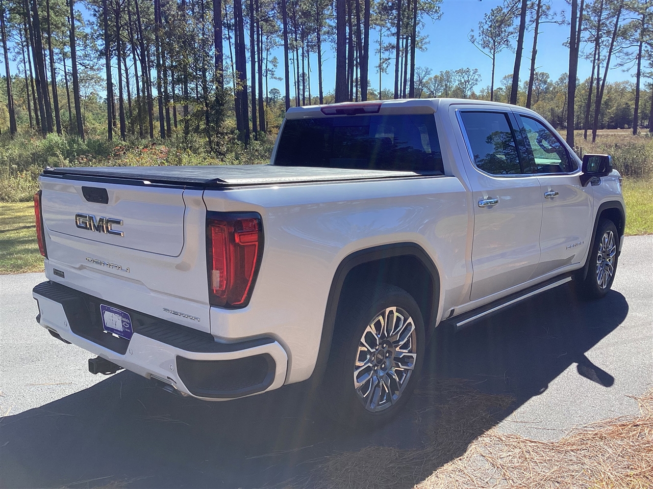 GMC Sierra 1500 4WD Crew Cab 147" Denali Ultimate 2023