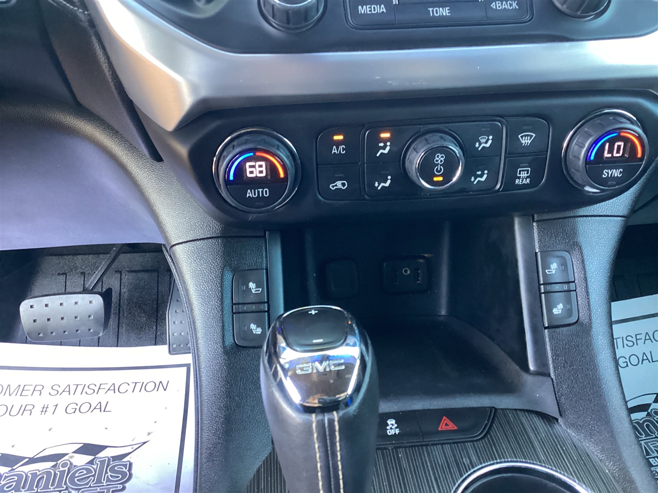 GMC Acadia FWD 4dr SLT w/SLT-1 2019