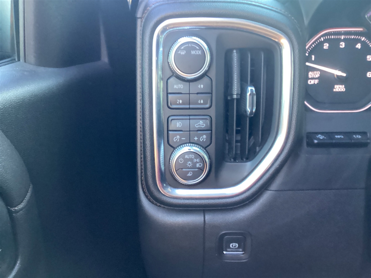 GMC Sierra 1500 4WD Crew Cab 147" AT4 2020