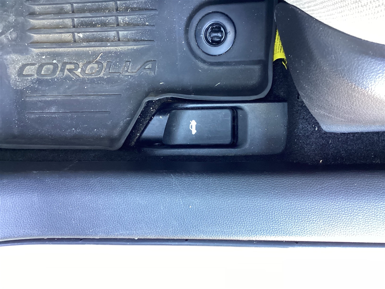 Toyota Corolla Hybrid LE FWD (Natl) 2023