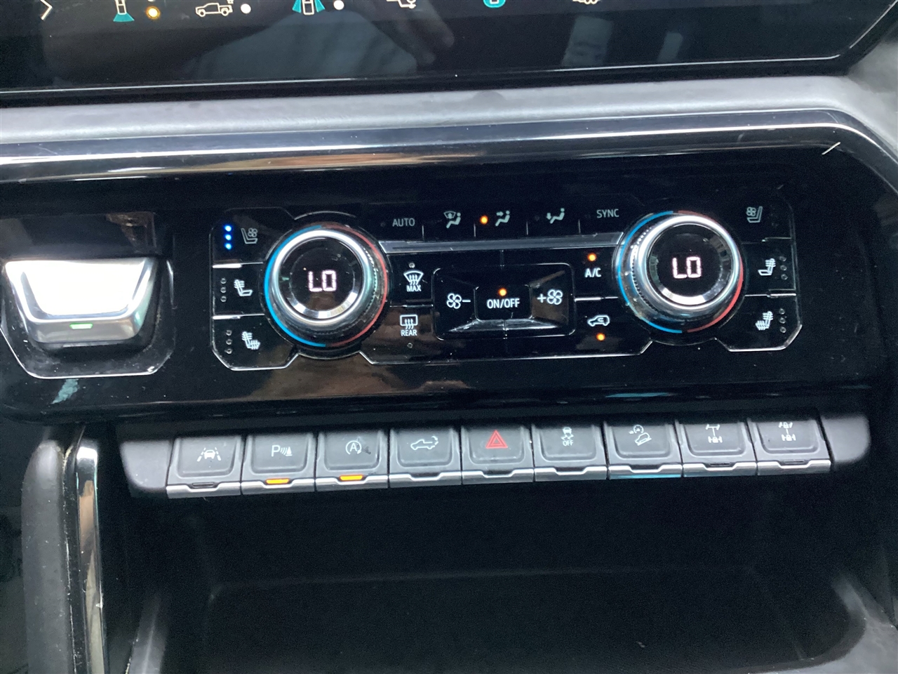 GMC Sierra 1500 4WD Crew Cab 147" AT4X 2022