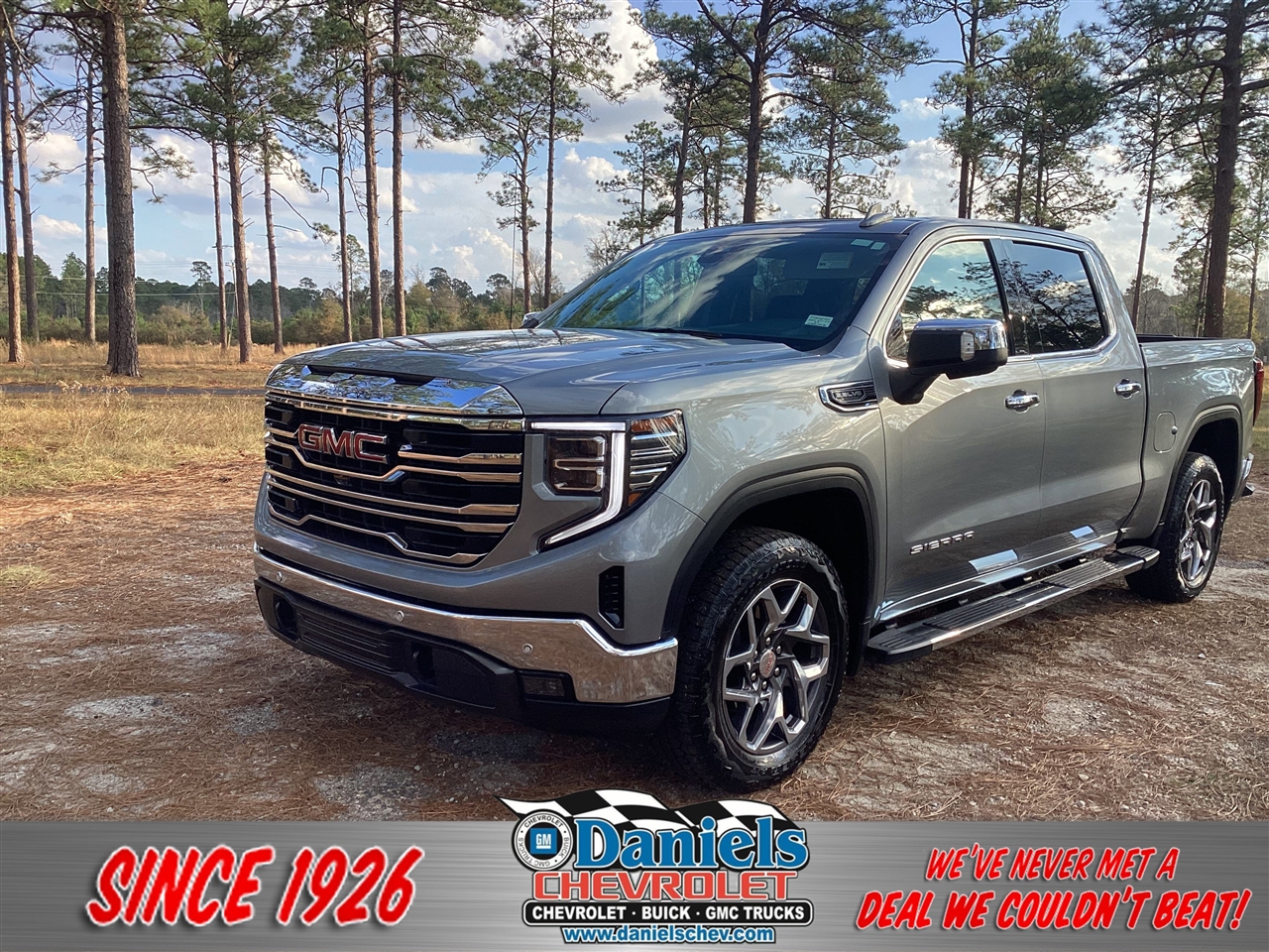 GMC Sierra 1500 4WD Crew Cab 147" SLT 2024