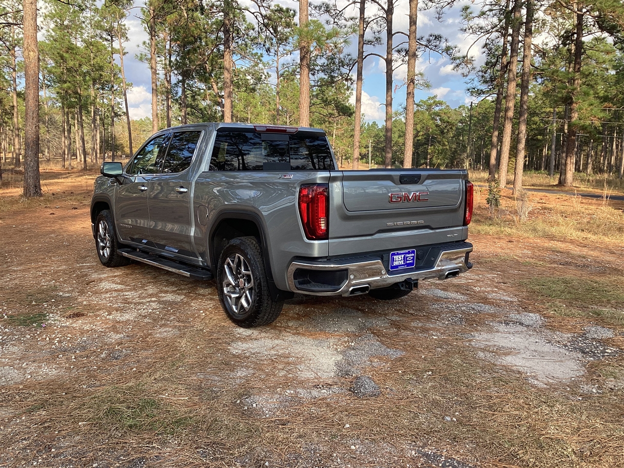 GMC Sierra 1500 4WD Crew Cab 147" SLT 2024