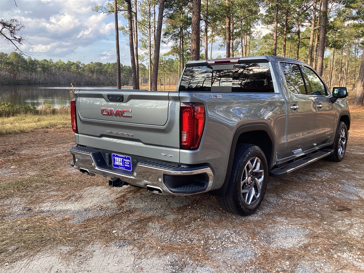 GMC Sierra 1500 4WD Crew Cab 147" SLT 2024
