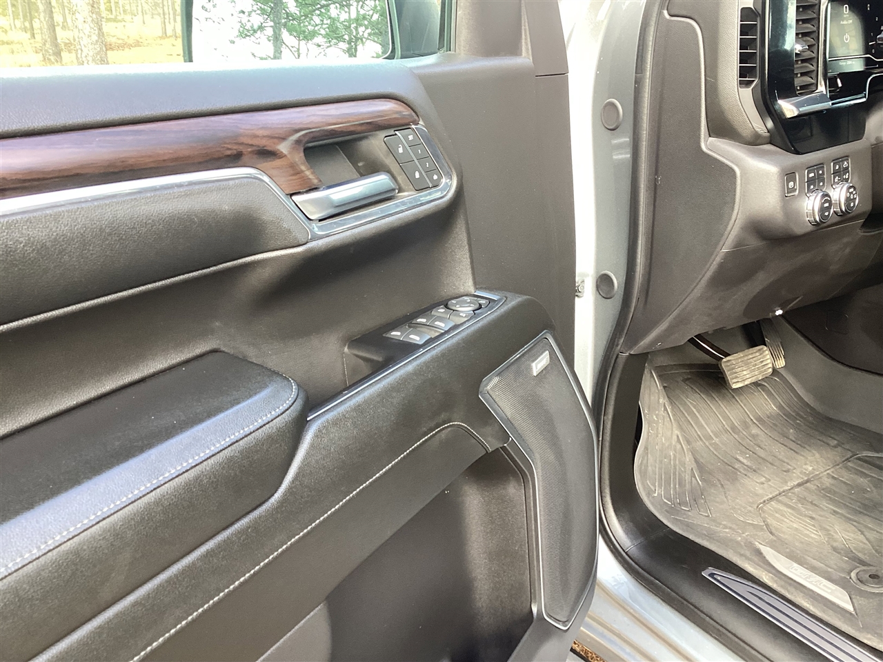 GMC Sierra 1500 4WD Crew Cab 147" SLT 2024