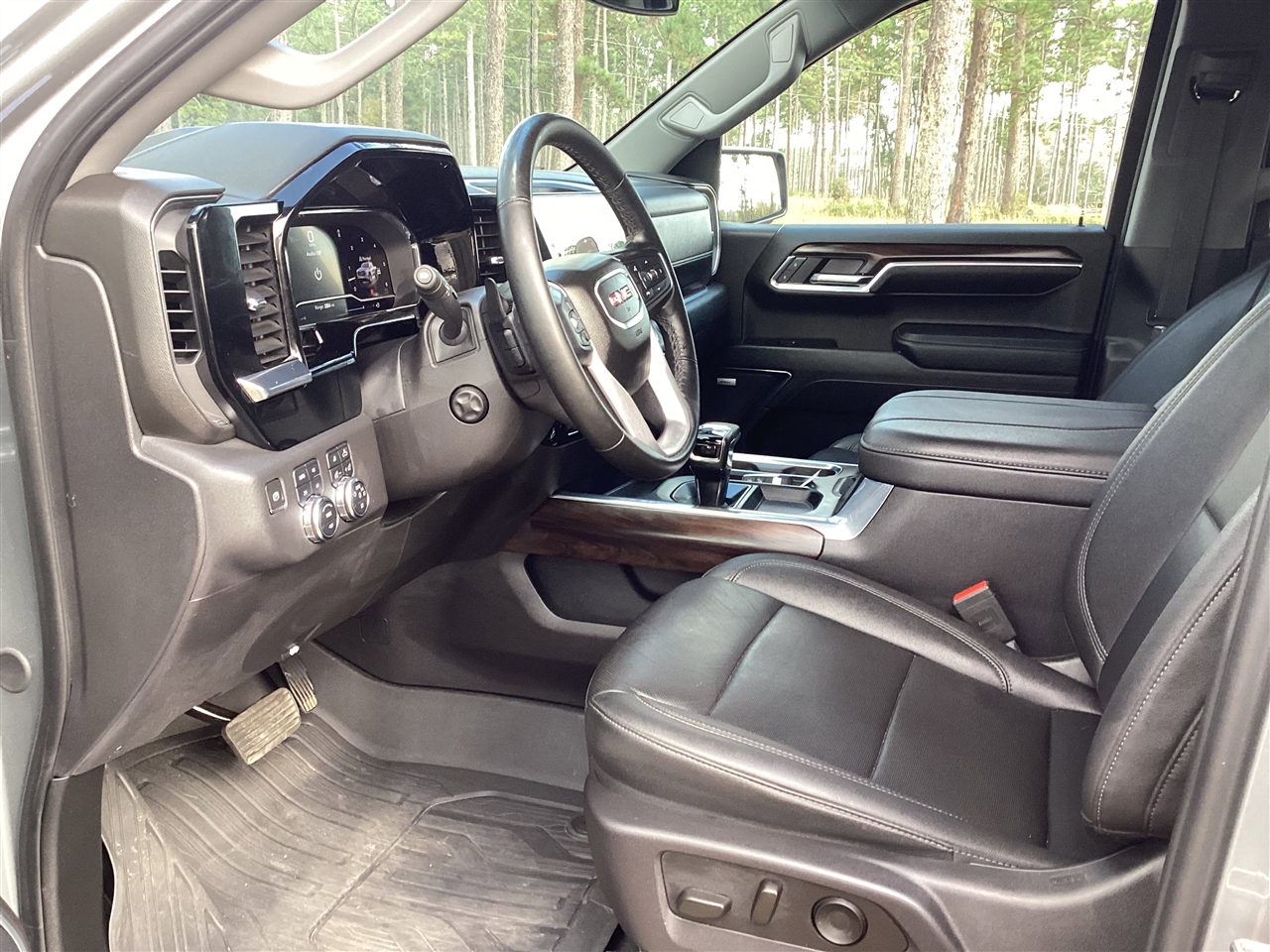 GMC Sierra 1500 4WD Crew Cab 147" SLT 2024