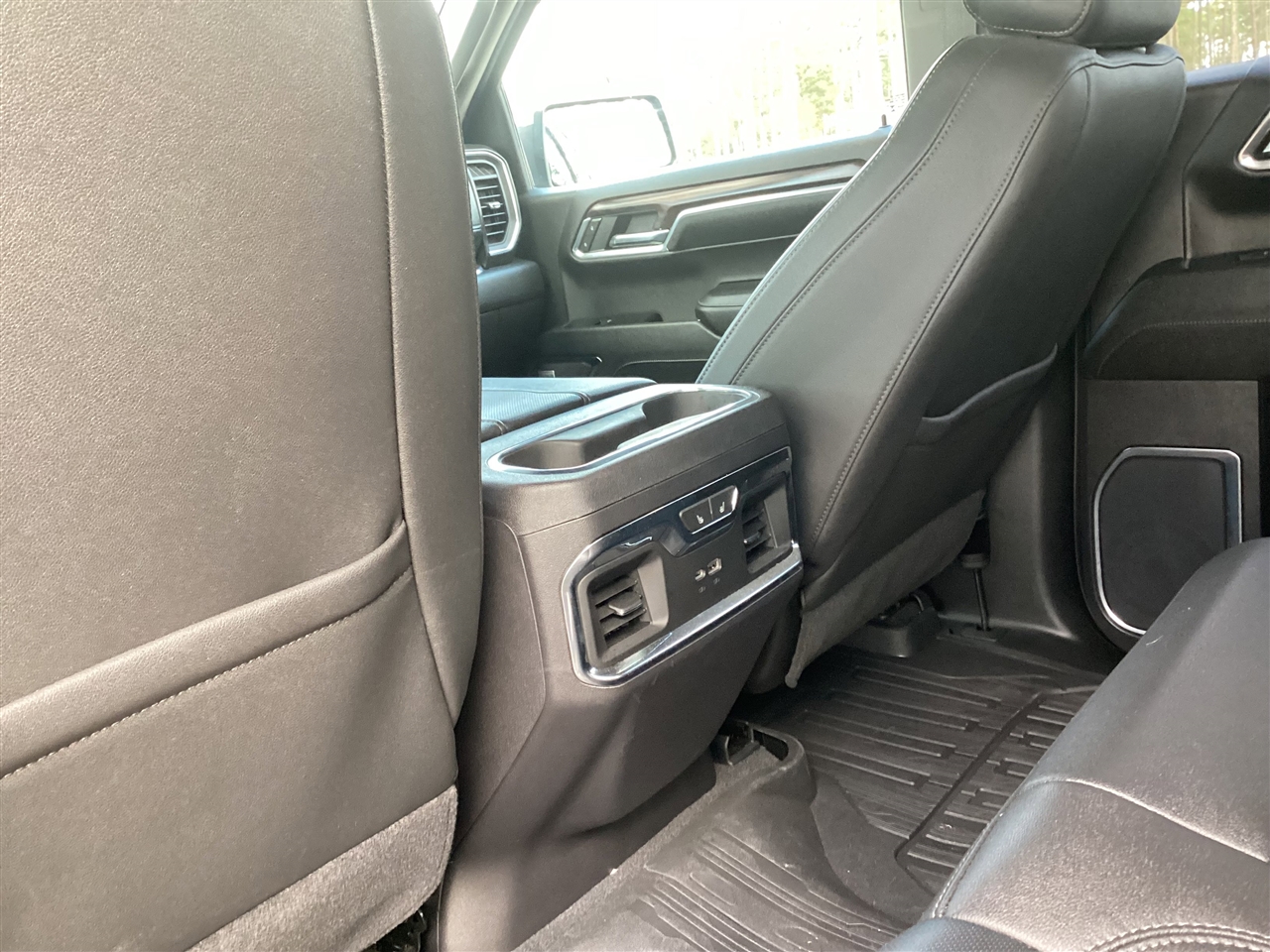 GMC Sierra 1500 4WD Crew Cab 147" SLT 2024