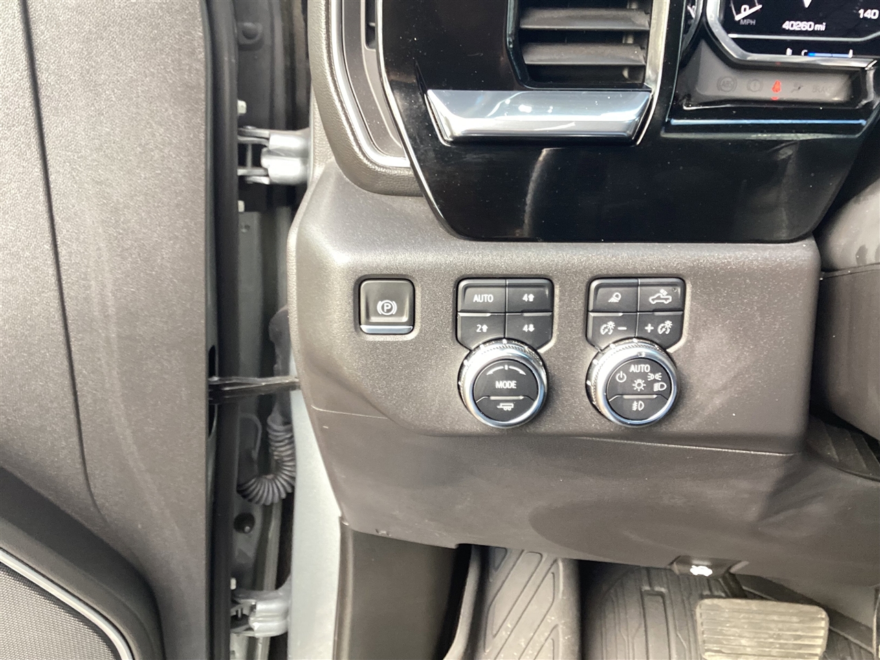 GMC Sierra 1500 4WD Crew Cab 147" SLT 2024