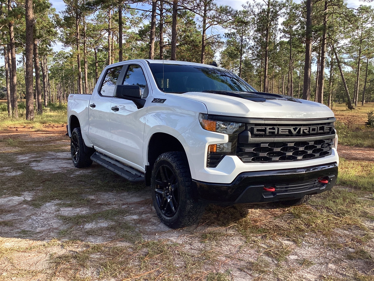 Chevrolet Silverado 1500 4WD Crew Cab 147" Custom Trail Boss 2024