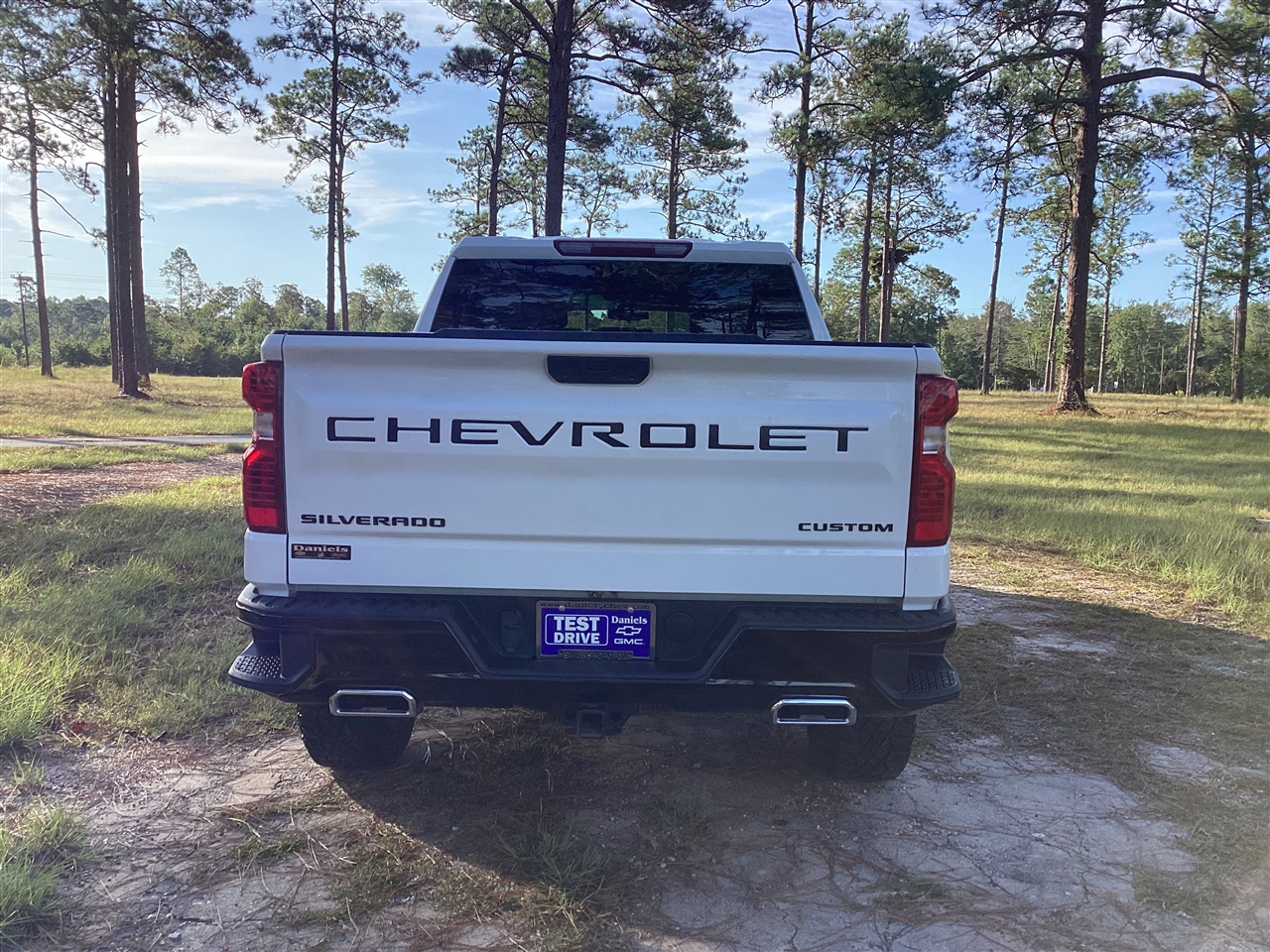 Chevrolet Silverado 1500 4WD Crew Cab 147" Custom Trail Boss 2024